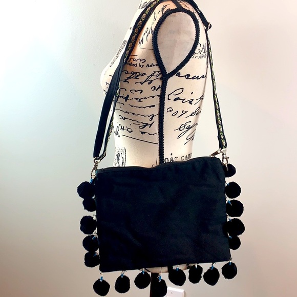 Handmade Moroccan Flower Embroidered Bag - Picture 4 of 7